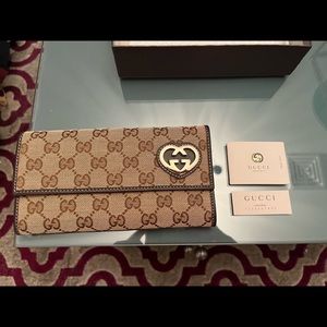 100% Authentic like new Gucci Brown Lovely Heart Canvas Continental Wallet